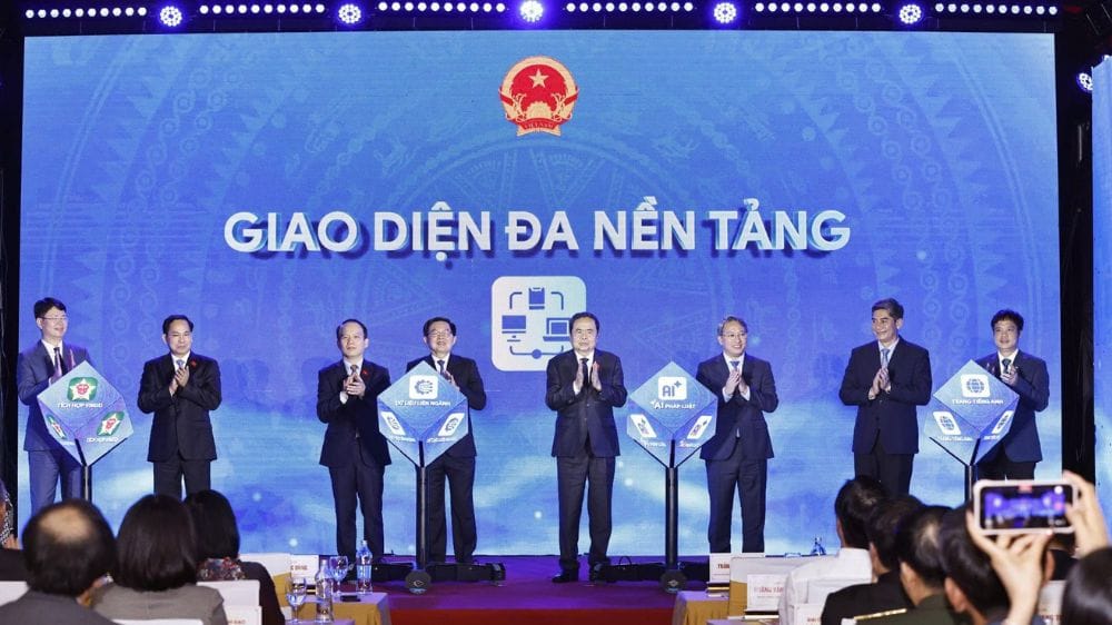 fpt-biznext-vinh-du-tham-gia-le-huong-ung-ngay-phap-luat-viet-nam-nam-2025 (4)